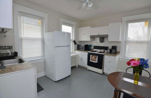 Spacious Home with Parking, Laundry - Near RU, RWJ, NJ Transit - Foto 21