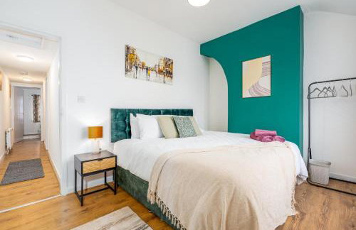 Modern 3 bedroom House - Parking - Sleeps 6 - Foto 1