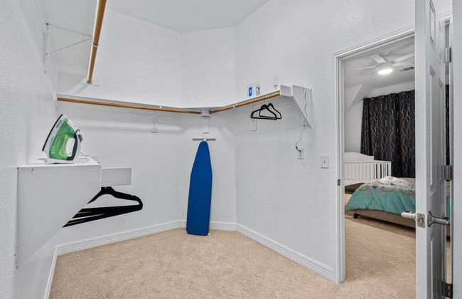 Stylish One Level Home Ping Pong Foosball Yard - Foto 35