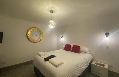 POPPY LUXURY LODGE Sleeps 8 at Fairview Farm, Ravenshead, Nottingham Near Sherwood Forest, Dog Friendly, Farm Stay great for wedding groups, families, Hen Do's, friends gatherings with amazing views - Foto 52