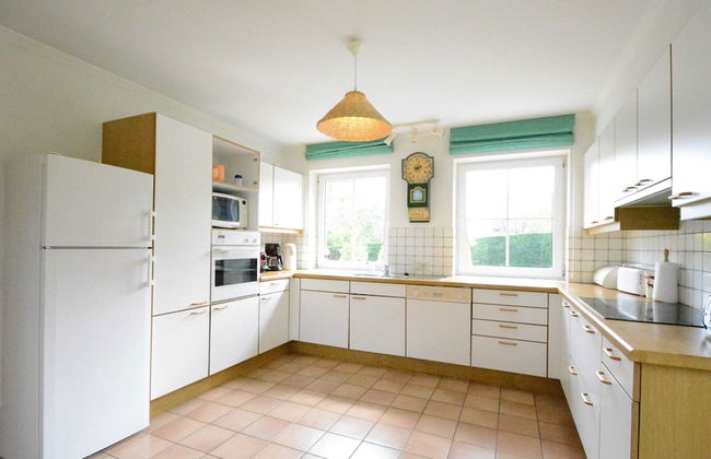 Spacious Villa Near Lesse - Photo 12