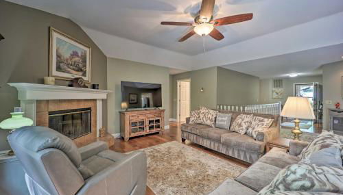 Lakefront Getaway with Private Dock and Kayaks! - Foto 4