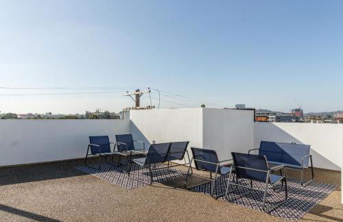 Modern 5 Bedroom Masterpiece With Rooftop Deck - Photo 28