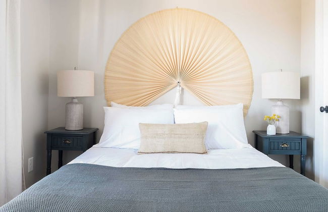 Shelton & Urban by Avantstay Sleeps 20! 2 Unit Buyout! Spacious Design - Photo 16