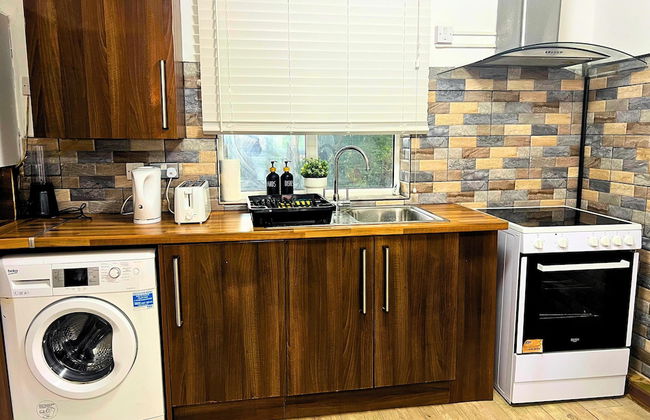 City Nearby - Parking - Wifi - Garden - Sleeps 4 - Foto 8