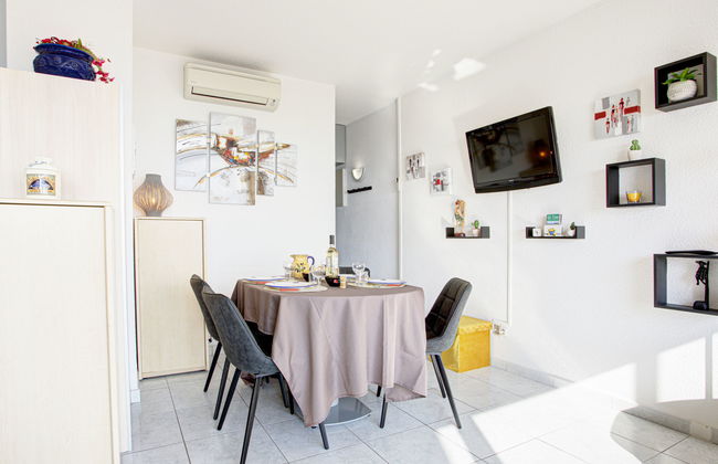 2 bedroom Apartment in Saint-Cyprien - Photo 3