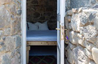 My Old Stone House in a 2 000 sqm private garden with Fab Glamping Tent - Photo 33