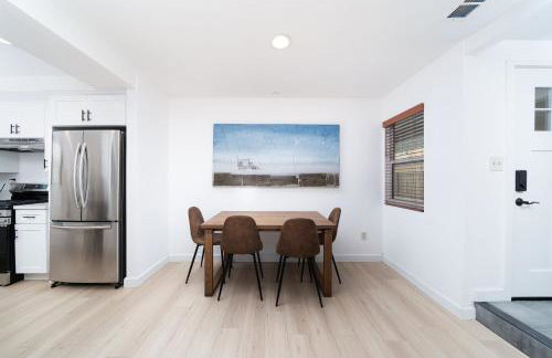 Downtown Beach Home, 5 min to Beach! Backyard, BBQ - Foto 11