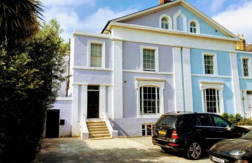 Elegant & spacious parkside 2-bedroom 2-bathroom flat in period building facing Blackheath - parking, great Greenwich location, easy for O2 Arena and City, very near Marathon start line! - Foto 1