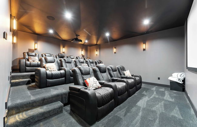 Blue Heron & Gray Fox by Avantstay 2 Lakefront Homes, Sleeps 44 Pool, Dock, Theater - Foto 45