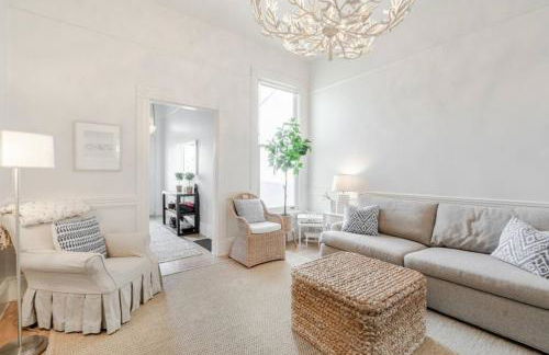 Charming Victorian Oasis with an Elegant and Spacious Haven - Foto 17