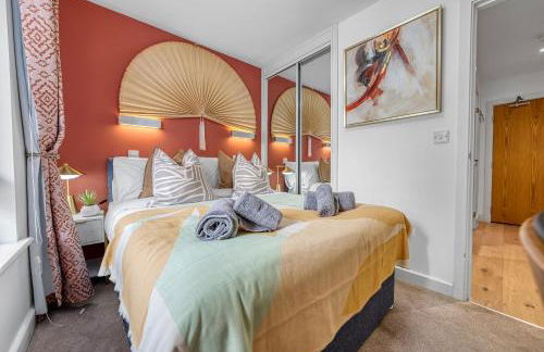Ocean Village 1-Bedroom Luxurious, Stylish & Cosy Apartment, Central Location in Southampton, Sleeps 4 - by Blue Puffin Stays - Photo 4