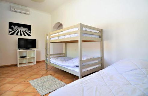 4 Bedroom Lovely Home In Bellegarde - Foto 33