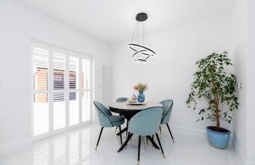 Detached Modern 3 Bedroom House - Photo 34