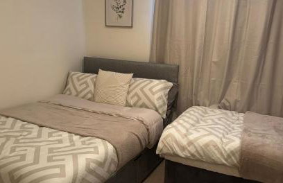 Cosy 2 Bedroom House - Large Driveway, EV Socket, WiFi, Contractor & Leisure Stays - Foto 20