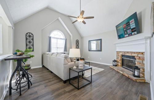 Plan A Trip To The Lake In This Open Air Cozy Home - Photo 1