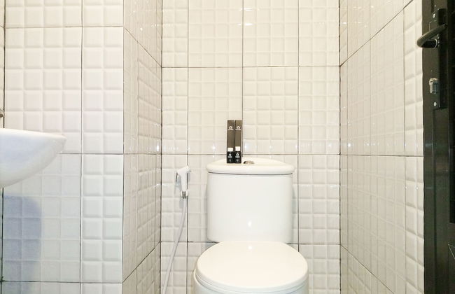 Homey And Comfortable Studio At De Prima Apartment - Photo 10