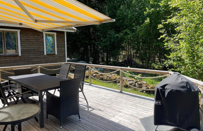 Bright Holiday House by the Lake - Photo 27