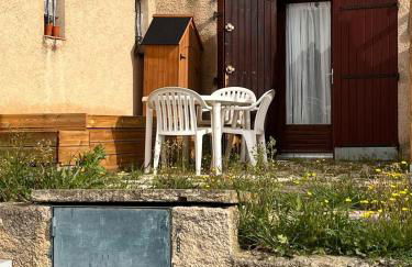 Beautiful studio terrace with Esparron lake view 4 people - Foto 7