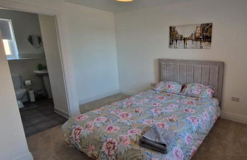 Peterborough - House - Sleeps 8 - Parking - Garden - Foto 20