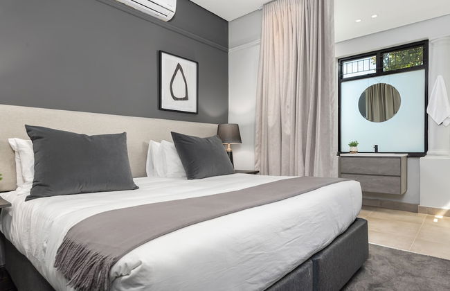 One Calais Luxury Apartments - Photo 4