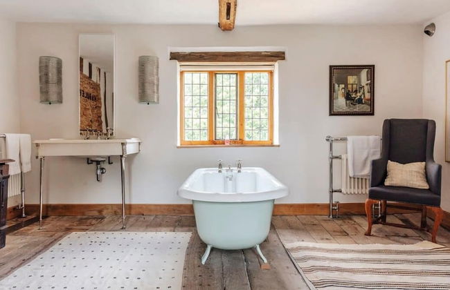 Lavish Tudor Hall Gardens - Sleeps 14 - Foto 6