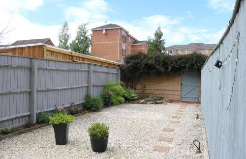 Central Townhouse Tipton - Sleeps 8 - Ideal for Contractors & Families - Foto 32