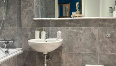 Modern Central Manchester Condo Next To AO Arena - Parking - Local Attractions - Foto 4