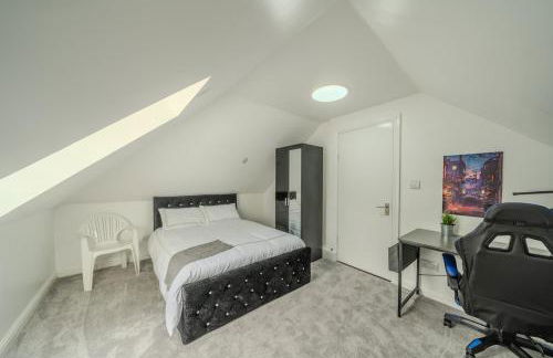 Modern 4-Bed Retreat in Prestwich, Perfect for Weekend Getaways - Foto 20