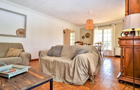 4 Bedroom Lovely Home In Bellegarde - Foto 21