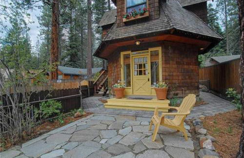 The Gingerbread Cottage - Photo 33