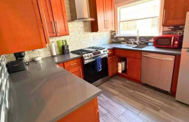 Oak Manor - Chic & Stylish 2BR Apartment Retreat - Photo 68