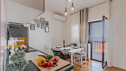 2 Bedroom Nice Apartment In Prigradica - Foto 5