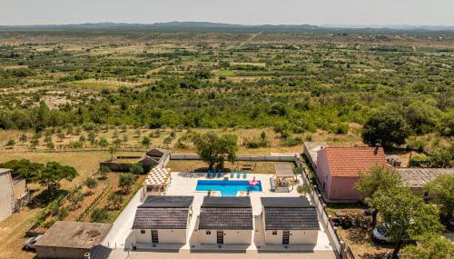 Unique Villa V with large pool - Photo 2