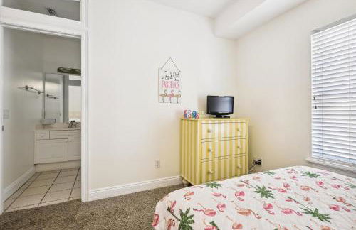 Just Beachy - 5 Bedroom Beach Front Home! Sleeps 20 Home by RedAwning - Foto 55