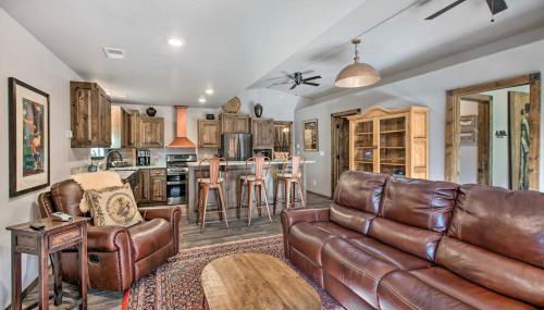 Unique Mtn Getaway with Stunning Outdoor Area! - Foto 3