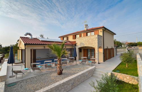 Villa Muskatel KRK -with heated covered pool - Photo 7