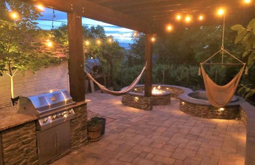 6-Bedroom Tudor in the Downtown Historic District - Foto 5