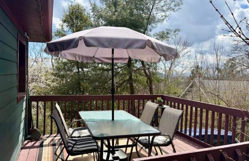 Private Green Cottage near downtown - Photo 18