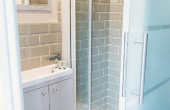 LYNNTON HOUSE Stunning 6 bed Town Centre House ALL with En-Suites Prime Location Tamworth - Foto 11