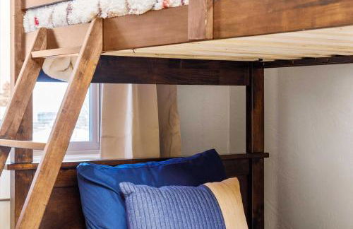 Modern Red Lodge Cabin - Walk to Broadway Ave - Foto 34