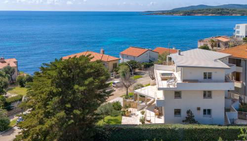 Luxury Seafront Villa with Rooftop Pool & Stunning Sea Views - Foto 3, Garden