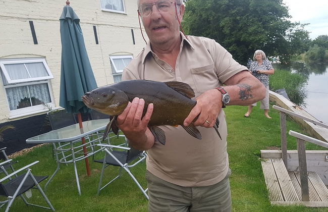 Riverside 2-bed Cottage, Sleeps 3 With Parking - Foto 14