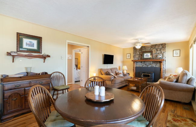 Ash Vale by Avantstay Spacious Deck w Views Ping Pong Table - Foto 8