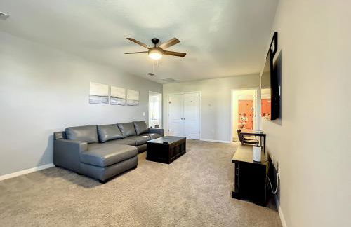 Solterra Resort Davenport FL Clubhouse Area - 7 Bedroom 6 Bath Home with Private Pool Spa - Lazy River 20 min from Disney - Foto 43