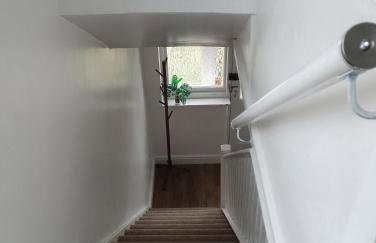 4 bedroom Home Family or Work Stay London - Photo 33