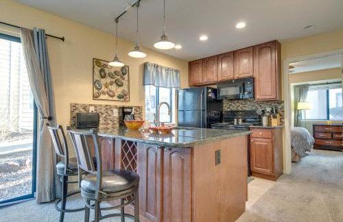 Englewood Apt with Patio in Denver Tech Center - Foto 8