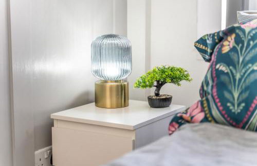 Free Parking ,Modern 4 bedrooms 10min from Birmingham city centre ideal for contractors ,Groups and Families - Photo 28