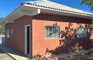 Casa Privada próxima Praia de SURFING de Gamboa, Sc - Foto 1