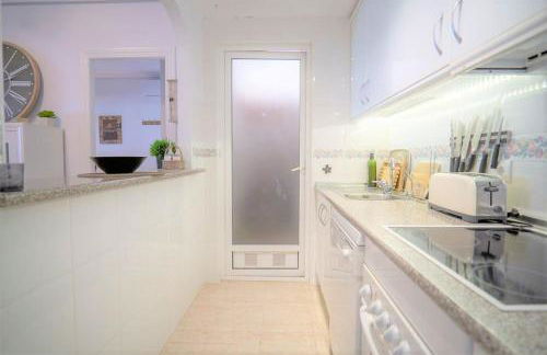 Spacious ground floor apartment overlooking the beautiful communal pool - Foto 30